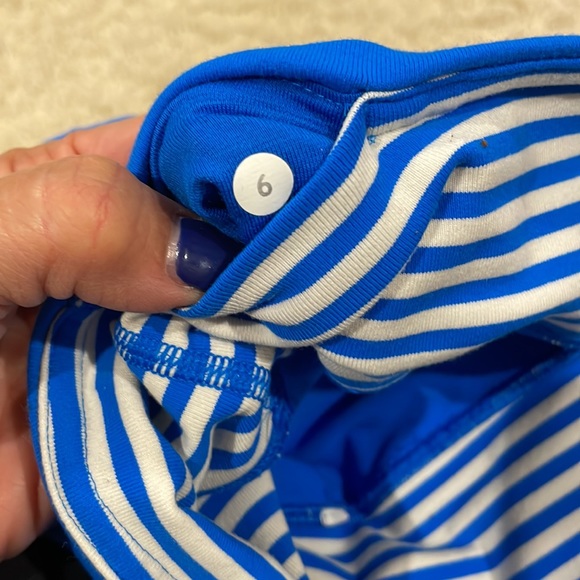 Lululemon CLOSET CLEAN OUT-Gather & Crow Crops size 6 - Picture 3 of 4